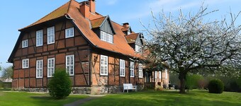 Appartement Gutshaus Benckendorf à 4 min de la plage, près de Travemünde, au bord du lac Dassow