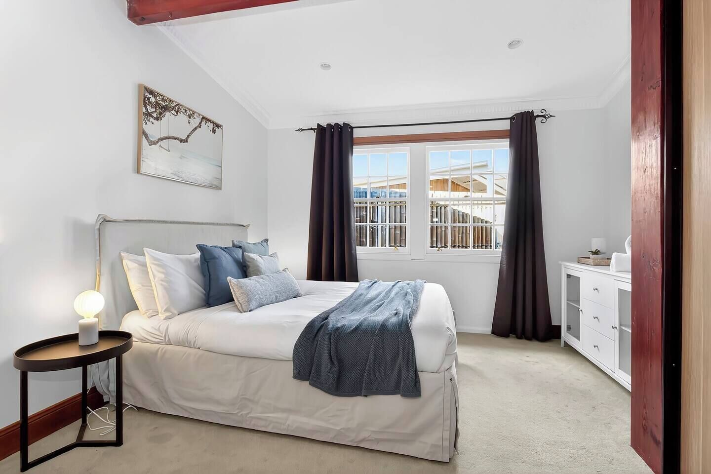 4 bedrooms, desk, iron/ironing board, travel cot