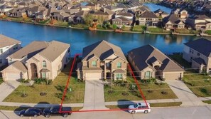 Exterior - Spacious 6-bedroom house with lake in beautiful Missouri City (Missouri City)
