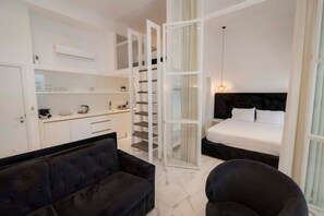 TV - 4 Elemental Living Suites - Wind (Nea Moudania)