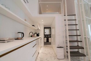 Fridge, oven, stovetop, coffee/tea maker - 4 Elemental Living Suites - Wind (Nea Moudania)