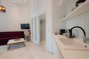 Interior - 4 Elemental Living Suites - Earth (Nea Moudania)