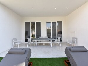 Outdoor dining - 4 Elemental Living Suites - Fire (Nea Moudania)