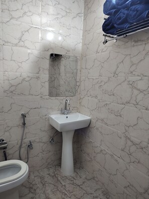 Dormitorio compartido clásico, dormitorio mixto | Baño