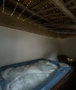 Interior - One Bedroom Home In Plouasne (Plouasne)