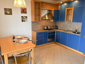 Fridge, oven, stovetop, dishwasher - Perfect vacation, lake view, pool and garden (Picedo)