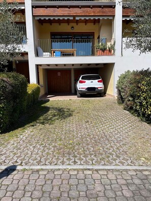 Exterior - Perfect vacation, lake view, pool and garden (Picedo)