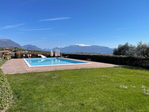 Outdoor pool - Perfect vacation, lake view, pool and garden (Picedo)