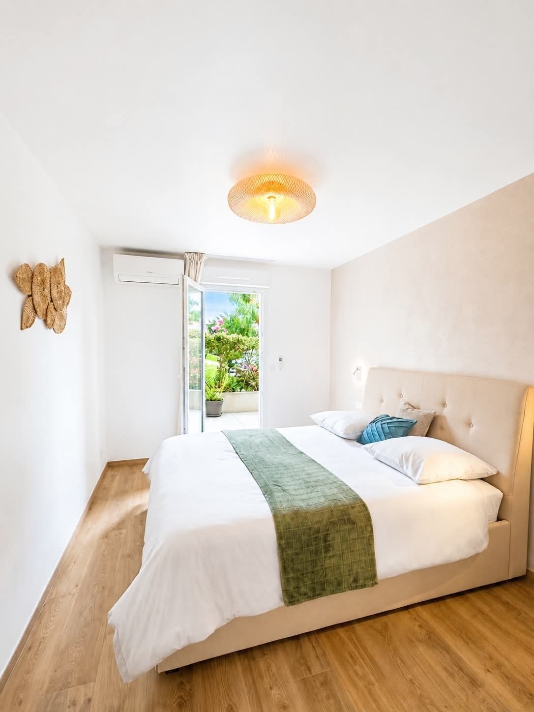 2 bedrooms, desk, travel cot, free WiFi