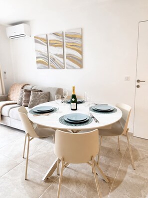 Dining - Cocooning refuge 10 minutes from the beach - South-facing terrace (Fréjus)