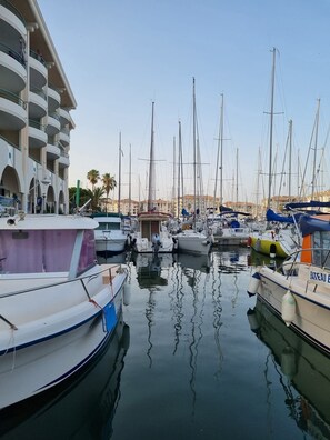 Marina - T3 Terrace • Air conditioning - Parking - Near Beaches - Ideal for families (Fréjus)