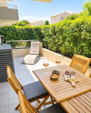 Outdoor dining - Vacation apartment Fréjus - South terrace - 10 min from the beach (Fréjus)