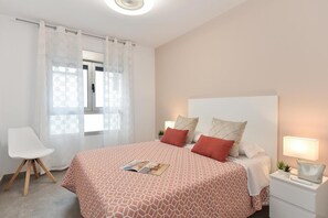 Bügeleisen/Bügelbrett, Reisekinderbett, kostenloses WLAN, Bettwäsche