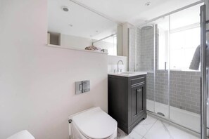 Shower, hair dryer, towels, shampoo - Central Bath – Walk to Baths & Station - VAT Q (Bath)