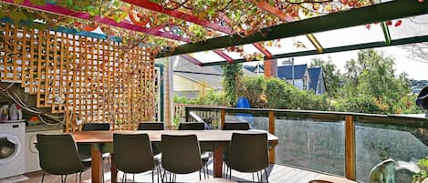 屋外ダイニングエリア