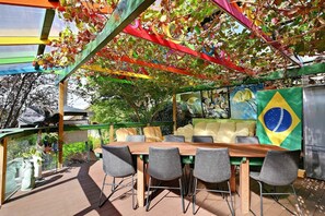 Outdoor dining - The Birdcage - Walk to CBD - Free Parking (West Hobart)