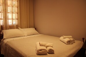 3 bedrooms, in-room safe, iron/ironing board, free WiFi - Gravanis Resort Luxury Villa with Private Pool in 30Acre Olive Grove near Athens (Sykamino)