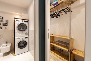 Interior - Roncaglia, 27 - Comfort & Character (Milano)