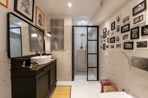 Shower, bidet, towels, shampoo - Roncaglia, 27 - Comfort & Character (Milano)