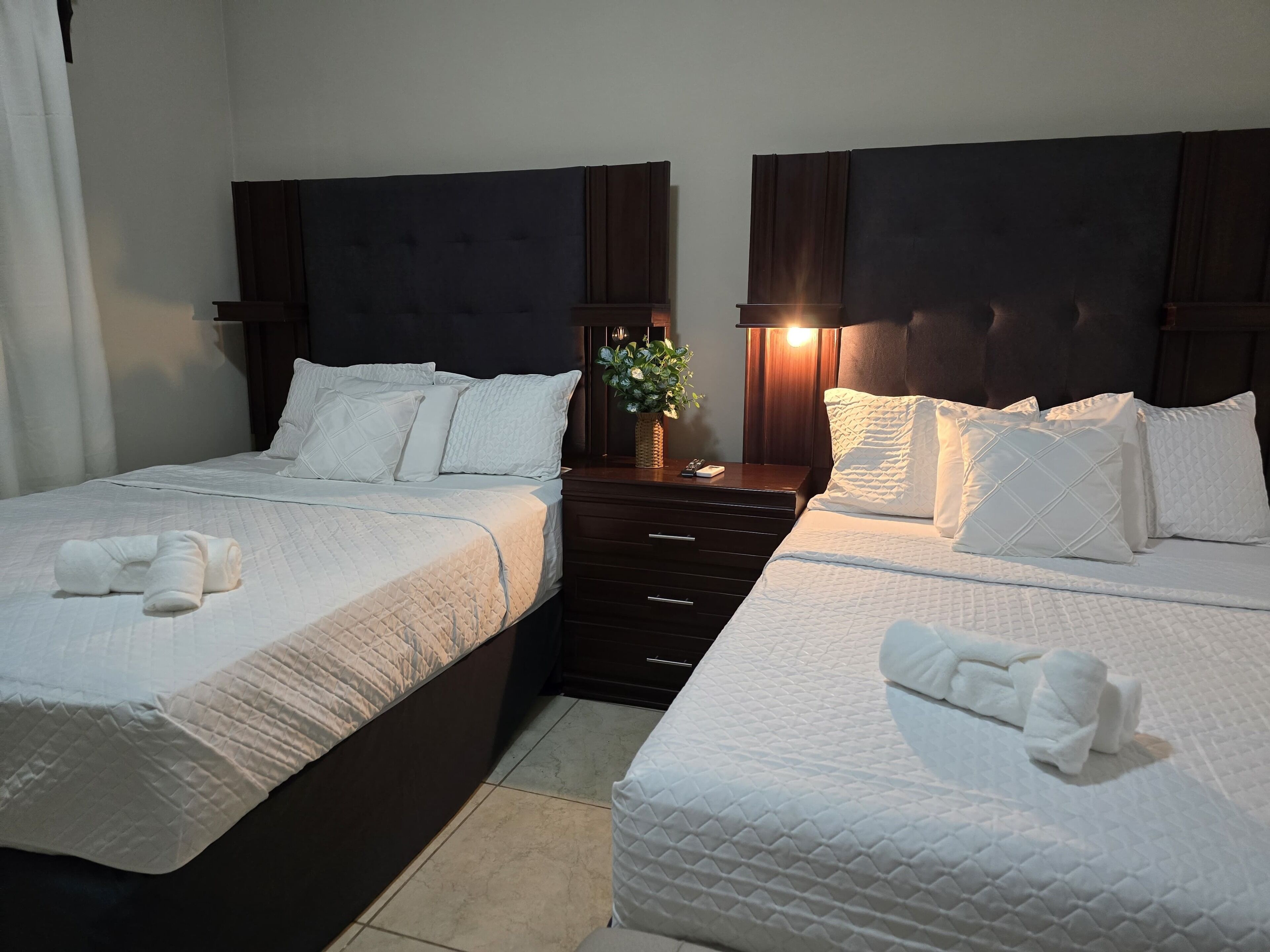 4 habitaciones, tabla de planchar con plancha y wifi 