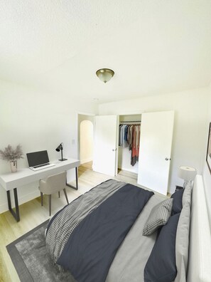 2 Schlafzimmer, Schreibtisch, Bügeleisen/Bügelbrett, Internetzugang
