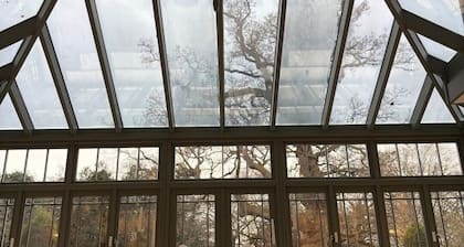 Luxury 6-Bed Mansion | Cinema, Gardens & Gated Estate | Sleeps upto 18