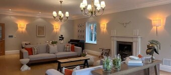 Luxury 6-Bed Mansion | Cinema, Gardens & Gated Estate | Sleeps upto 18