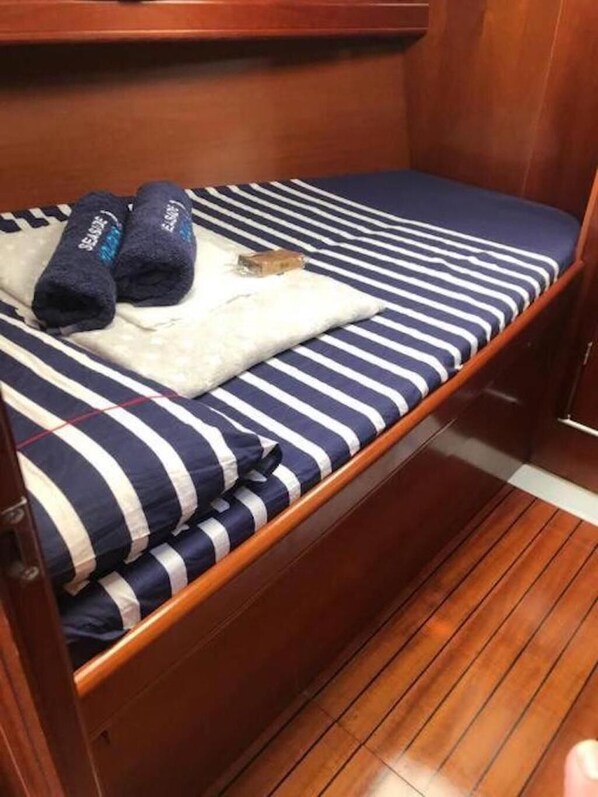 3 bedrooms, bed sheets