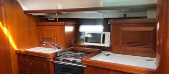 Magical nights on a sailboat in Baiona (Avalon I)