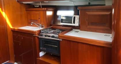 Magical nights on a sailboat in Baiona (Avalon I)