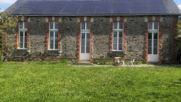 Hus - udsigt til have | Udendørsområde