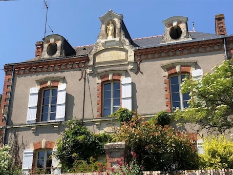 Exterior. Belle Maison dans une ancienne école
