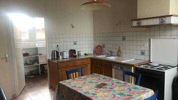 Hus - udsigt til have | Privat køkken