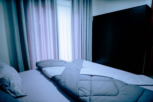 Classic Apartment, Balcony, City View - Juru House Rentals (Kigali)