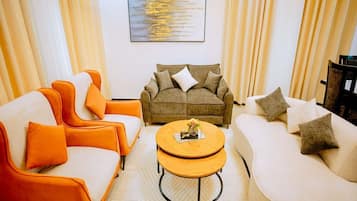 Classic-Apartment, Balkon, Stadtblick | Wohnbereich