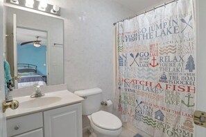 Hair dryer, towels, soap, shampoo - Family Lake Escape -Game Room, Big Deck, Quiet Cove, & Family Friendly (Lake Ozark)