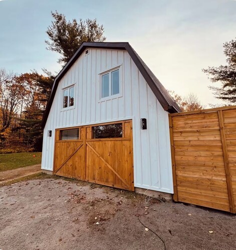 Private Barn Loft w/ King Bed | Cozy Forest Escape