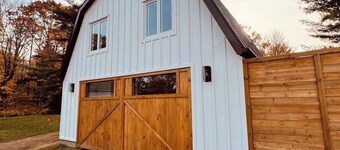 Private Barn Loft w/ King Bed | Cozy Forest Escape
