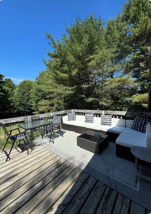 Outdoor dining - Private Barn Loft w/ King Bed | Cozy Forest Escape (Parry Sound)