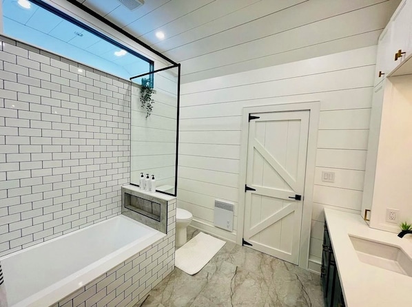 Hair dryer, towels, soap, toilet paper - Private Barn Loft w/ King Bed | Cozy Forest Escape (Parry Sound)