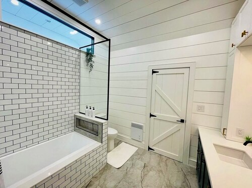 Private Barn Loft w/ King Bed | Cozy Forest Escape