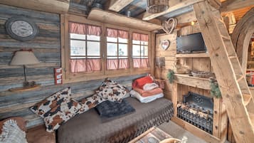 1 bedroom, bed sheets