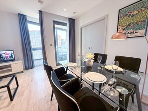 Dining - Kings Cross Apt w/ Balconies | St Pancras & Camden (London)