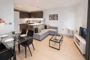 Unclassified image, 5 of 26, button - Kings Cross Apt W/ Balconies | st pancras & camden (London)