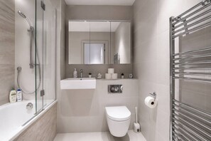Unclassified image, 4 of 26, button - Kings Cross Apt W/ Balconies | st pancras & camden (London)