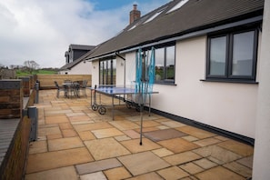 Outdoor dining - Greenacres Farm (Stoke-on-Trent)