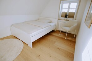2 bedrooms, iron/ironing board, WiFi, bed sheets - Leni's favorite place (County of Rietberg)