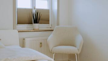 2 habitaciones, tabla de planchar con plancha, wifi y ropa de cama