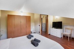 4 slaapkamers, een strijkplank/strijkijzer, wifi, beddengoed
