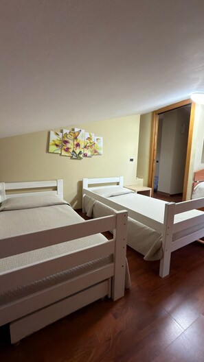 4 bedrooms, iron/ironing board, WiFi, bed sheets
